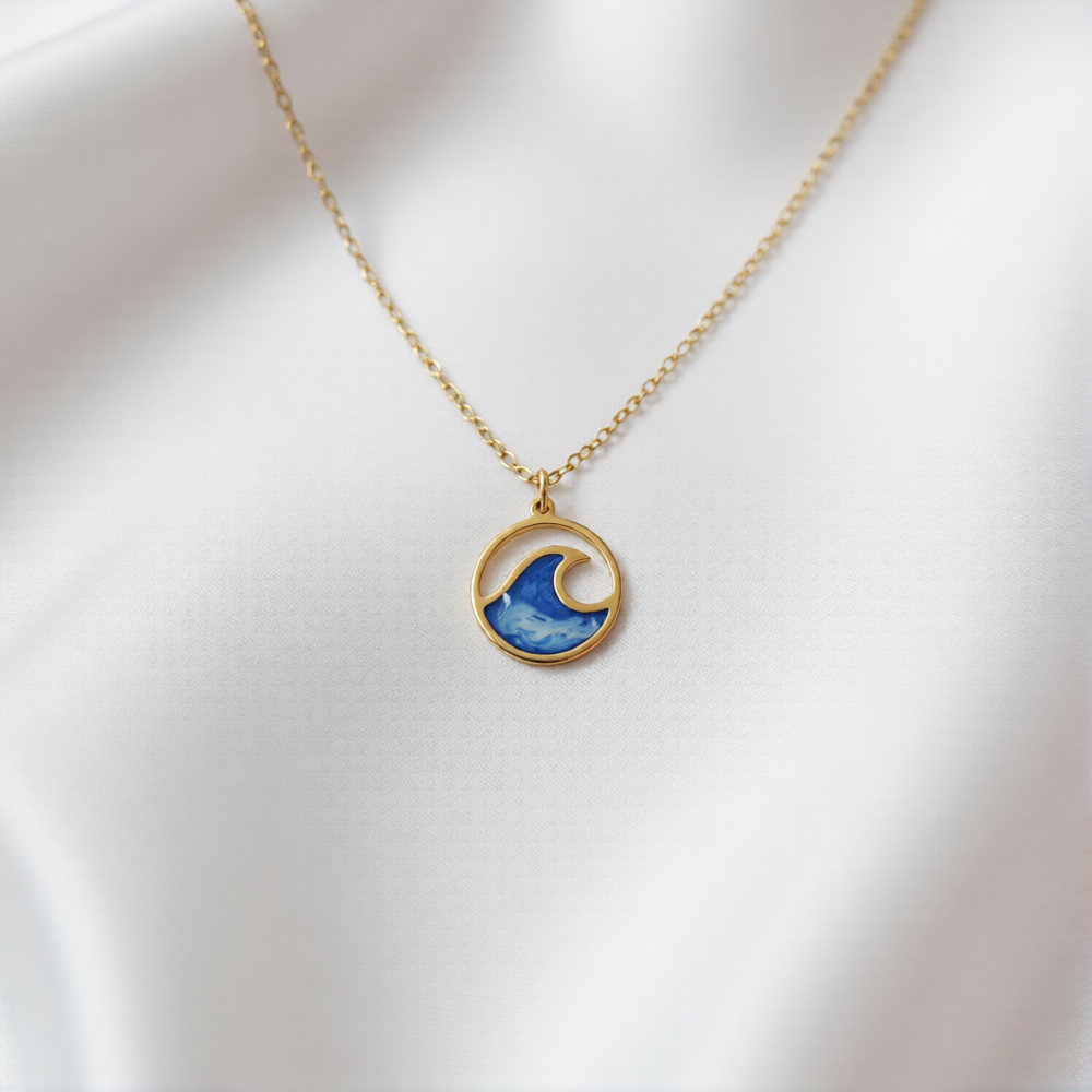 Gold-Plated Ocean Wave Necklace – Resin-Filled Pendant on Gold-Plated Stainless Steel